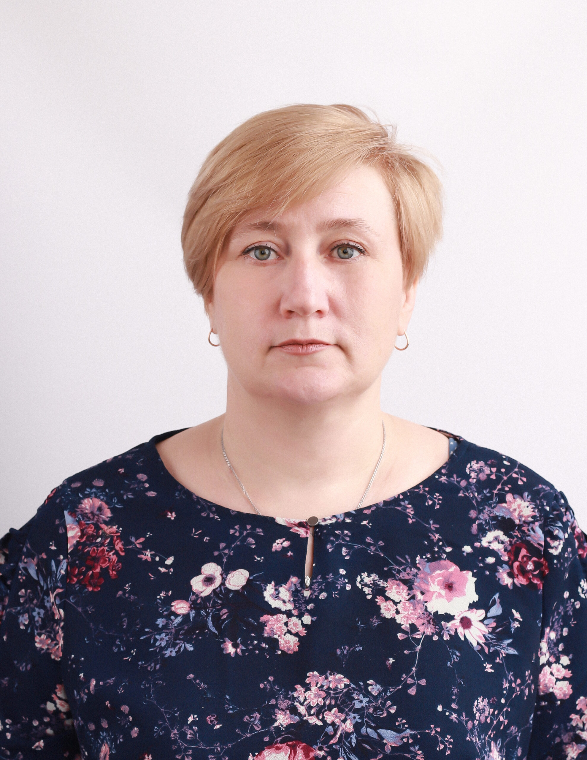 <p>Шевцова Светлана Владимировна<br />Учитель-дефектолог. Образование высшее. Высшая квалификационная категория.</p>