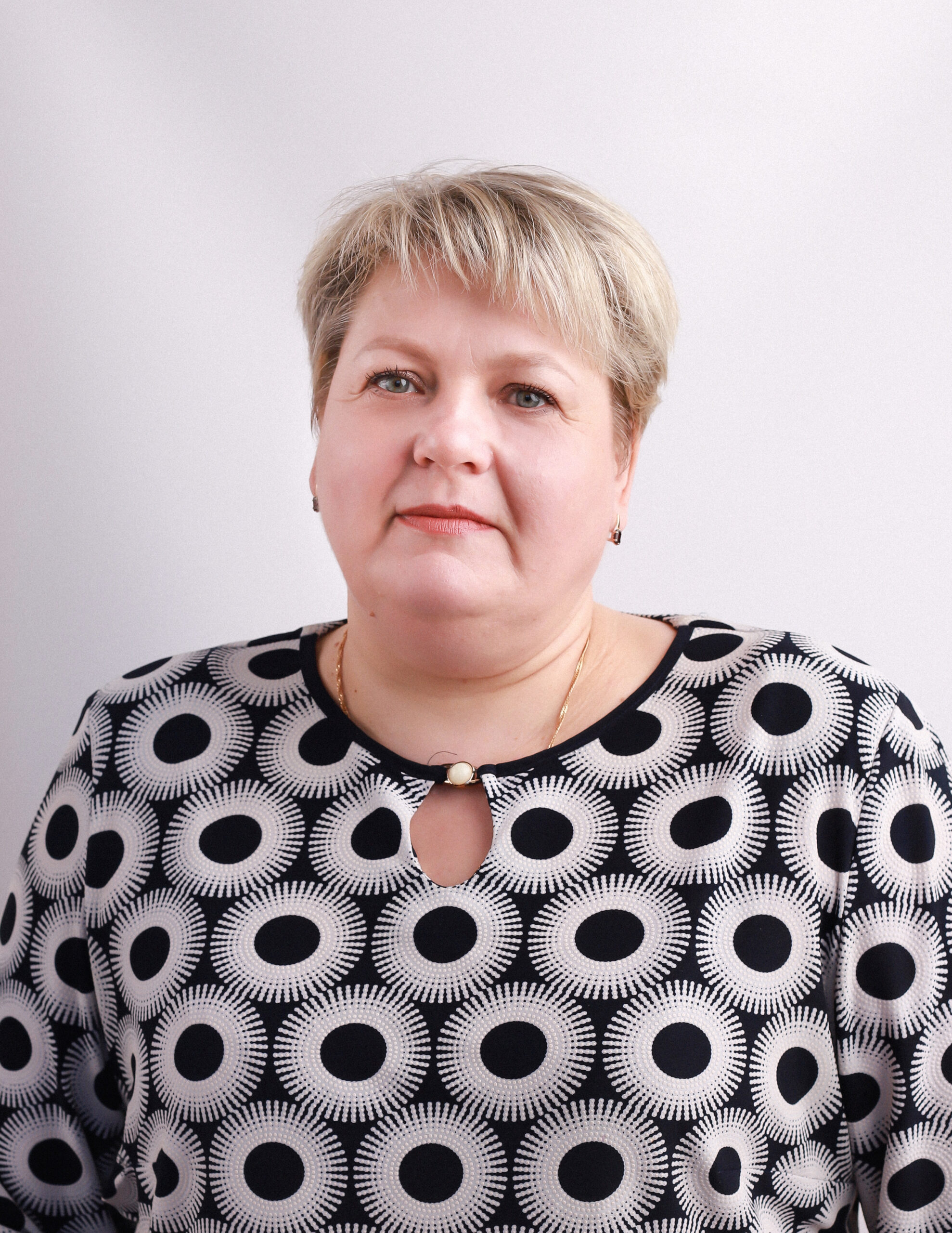 <p>Сидорова Елена Леонидовна<br />Воспитатель дошкольного образования. Образование среднее специальное.Высшая квалификационная категория.</p>